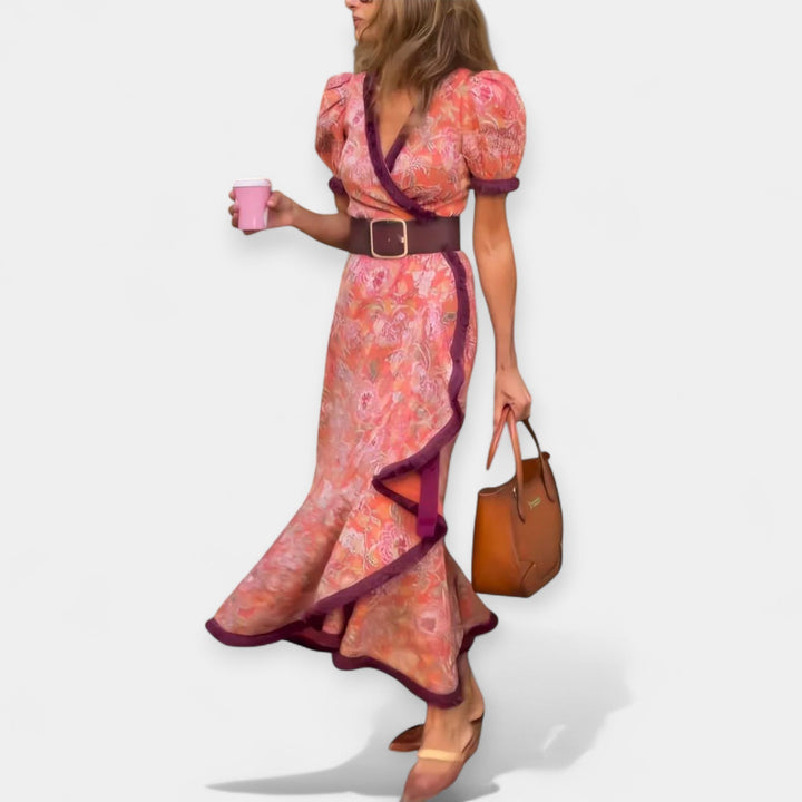 Romantična haljina s pojasom i nabranim detaljima