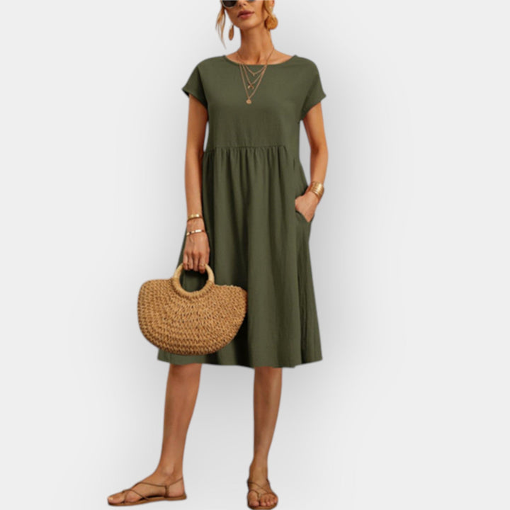 Mini haljina s jednostavnim linijama