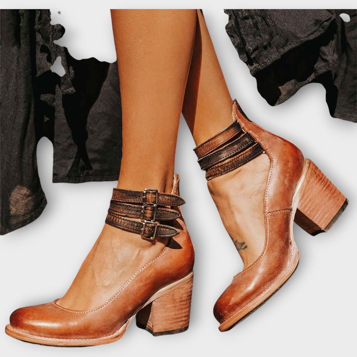 Cipele s višestrukim trakama i debelim petom