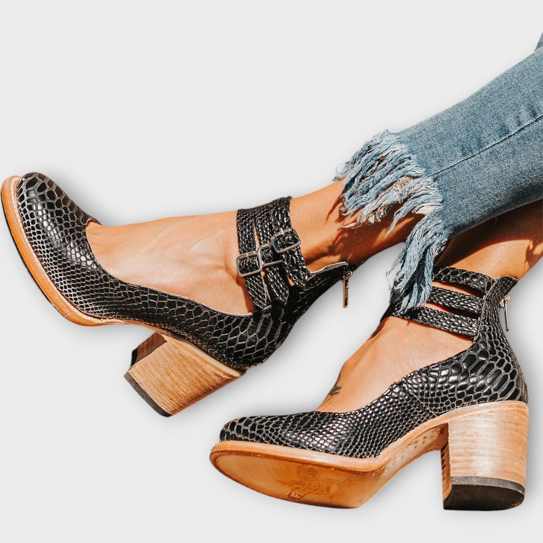 Cipele s višestrukim trakama i debelim petom