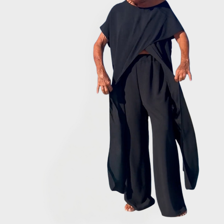 Set s topom i hlačama u jednobojnom tonu s dekolteom