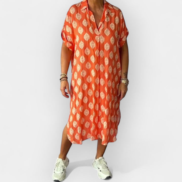 Vazljivo ljetno haljina s okruglim dekolteom