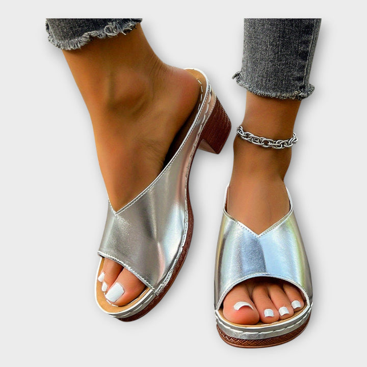 Sandale s debelim petom i otvorenim petom