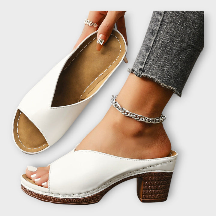 Sandale s debelim petom i otvorenim petom