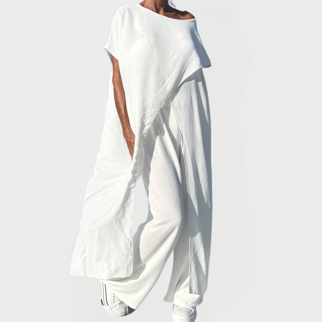 Set s topom i hlačama u jednobojnom tonu s dekolteom