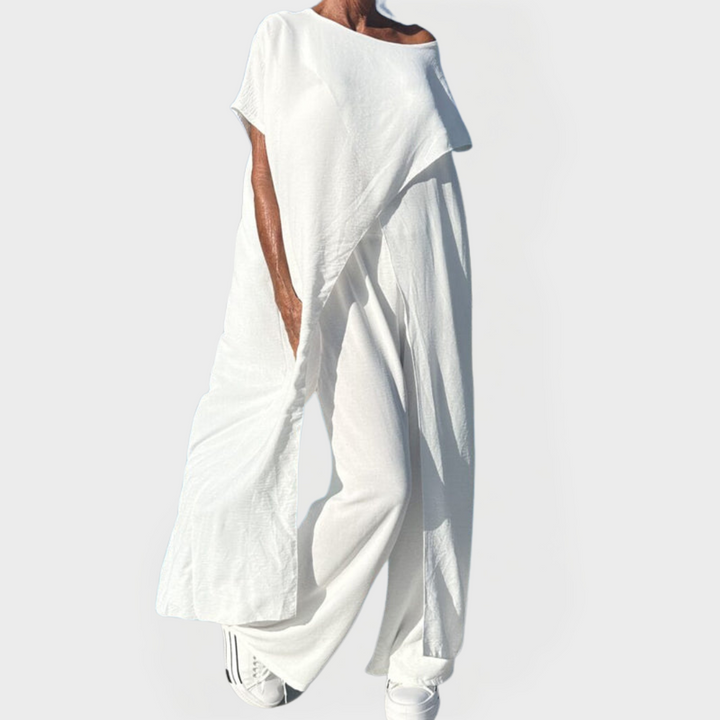 Set s topom i hlačama u jednobojnom tonu s dekolteom