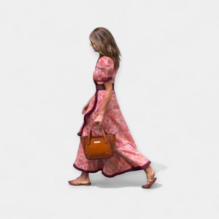 Romantična haljina s remenom i satenskim volanom