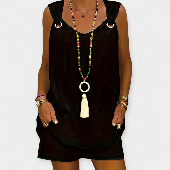 Komplet bez rukava s tajicama i šortsev