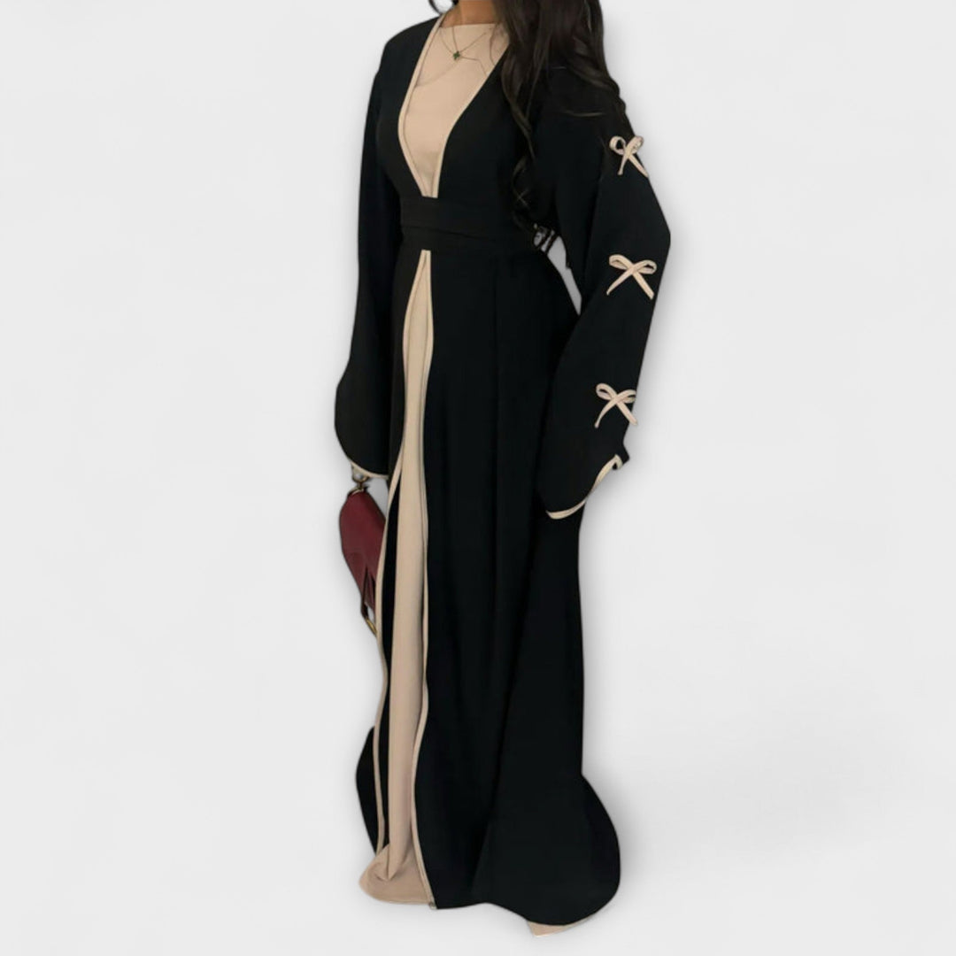 Stilskog kardigana i haljina s prugastim ukrasom