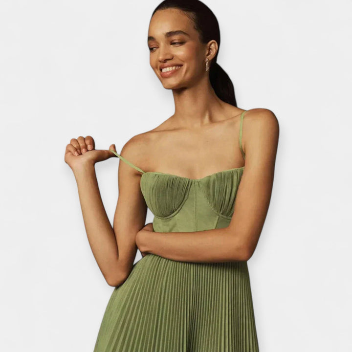 Srednje haljina s plisiranim uzorcima i čipkom