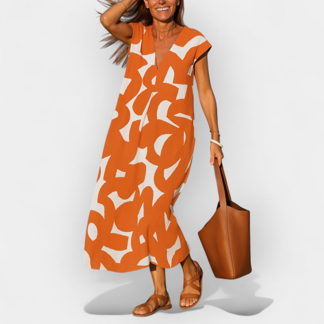 V izrezom i modernim dizajnom prozračno haljina