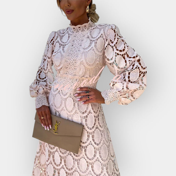 Romantična haljina s detaljima od čipke