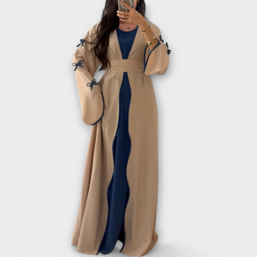 Stilskog kardigana i haljina s prugastim ukrasom