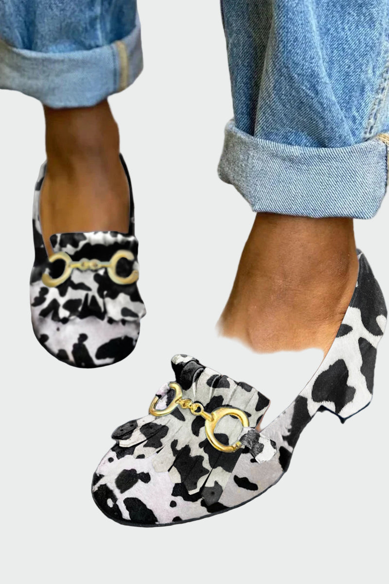 Lutka s detaljima frčkice i zlatnim kopčom