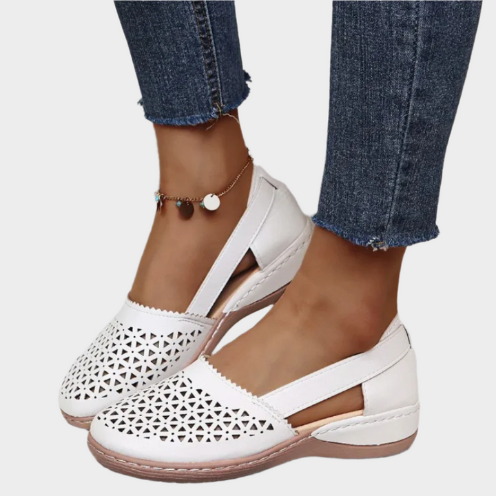 Anatomske kožne balerinke s rezovima i remenom