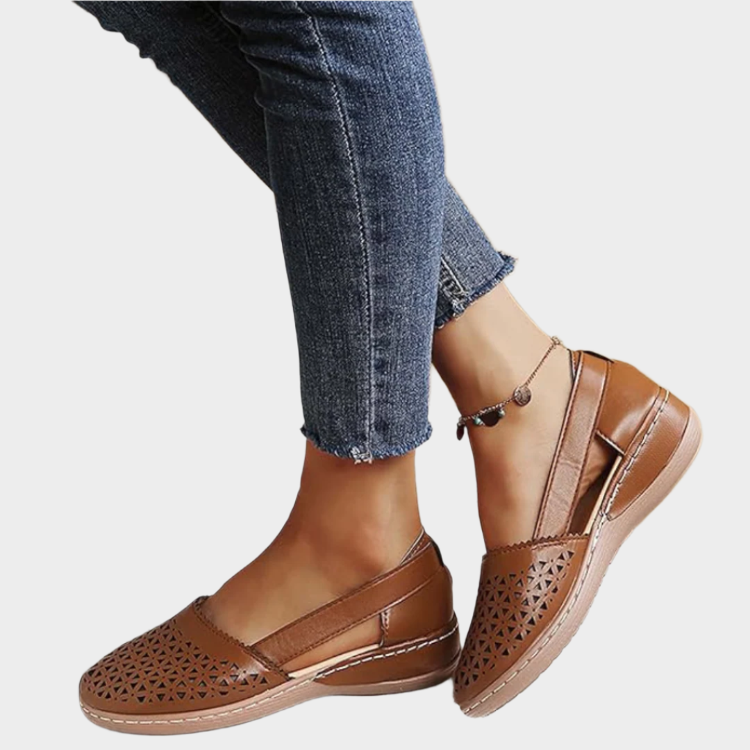 Anatomske kožne balerinke s rezovima i remenom