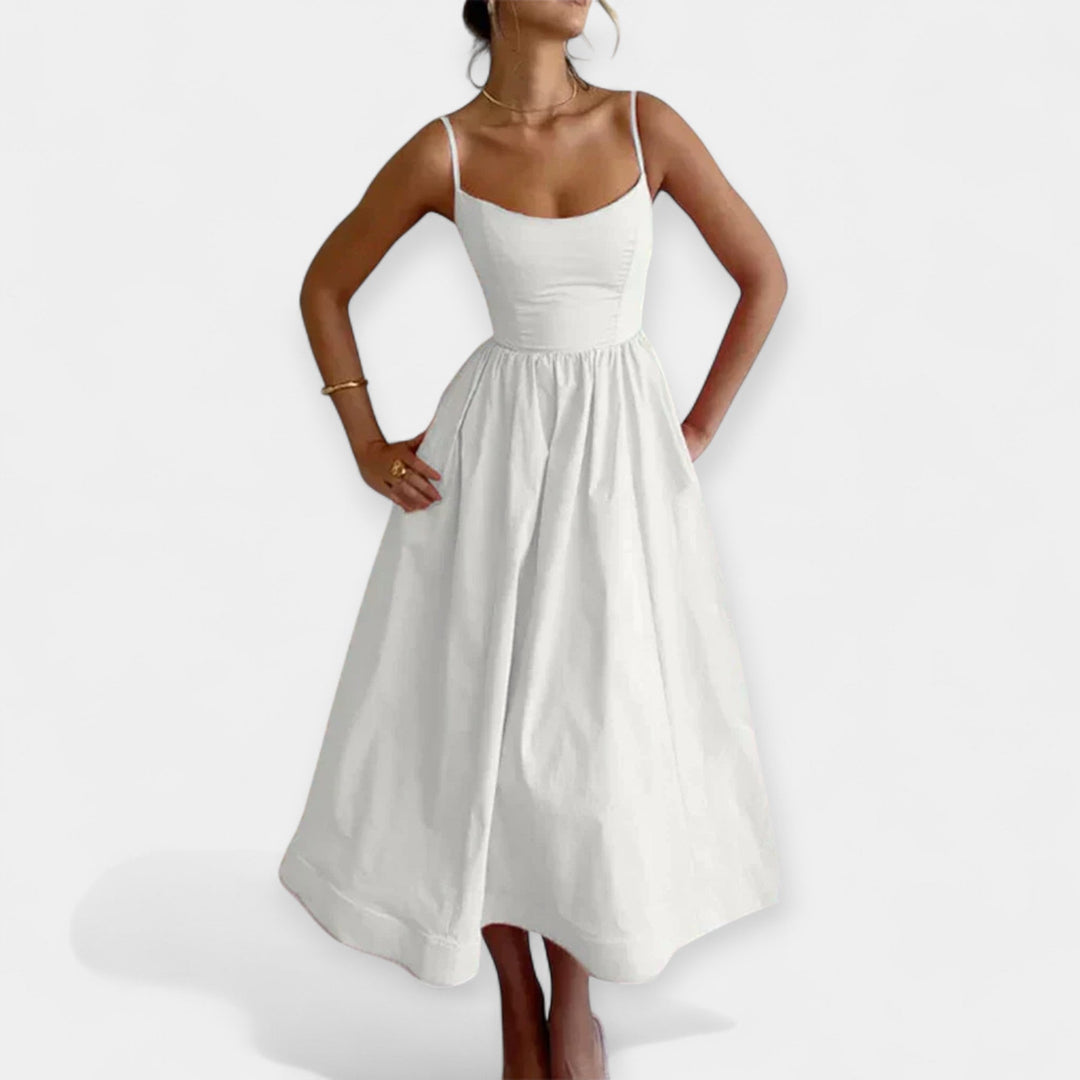 Mini haljina s okruglim izrezom i naramenicama