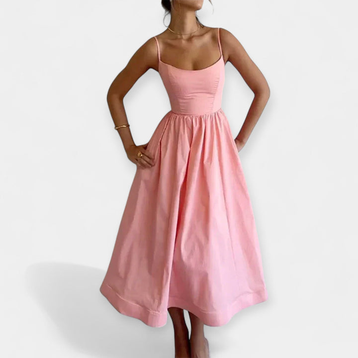 Mini haljina s okruglim izrezom i naramenicama