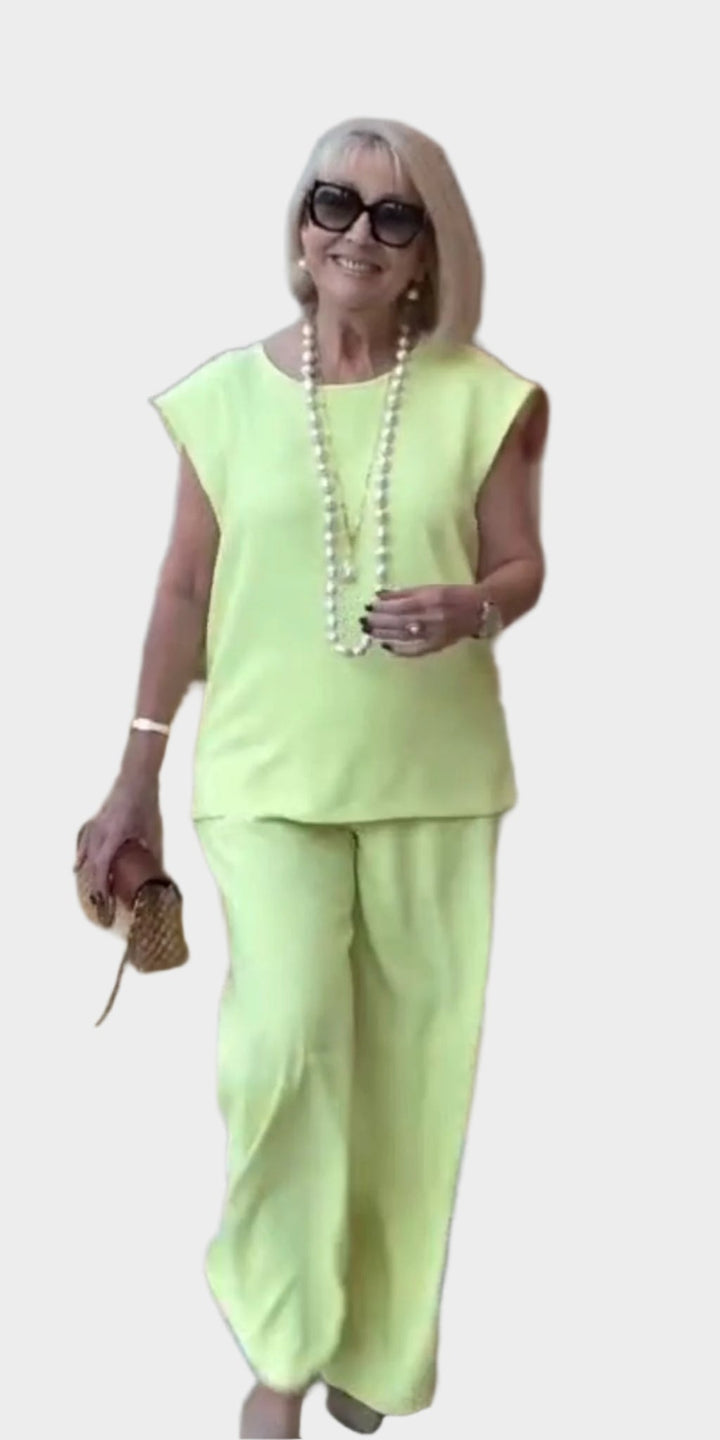 Elegantan i udoban komplet odjeće