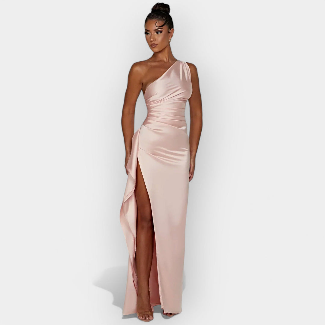 Saten haljina za aristokratske večeri