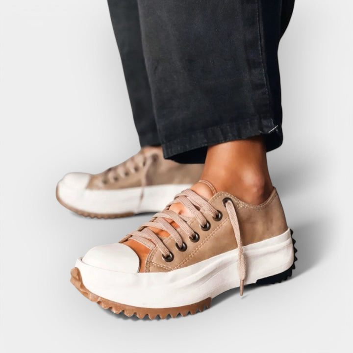 Moderne sportske cipele s debelim potplatom