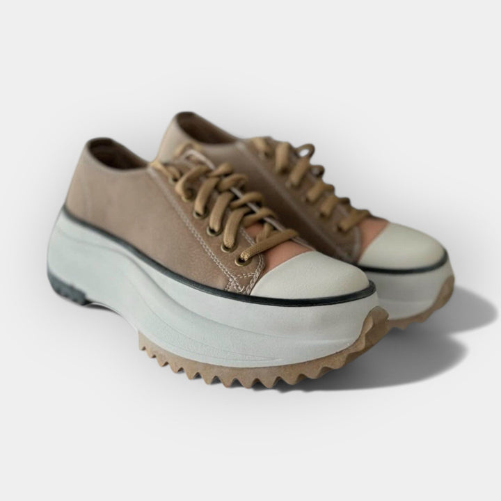 Moderne sportske cipele s debelim potplatom