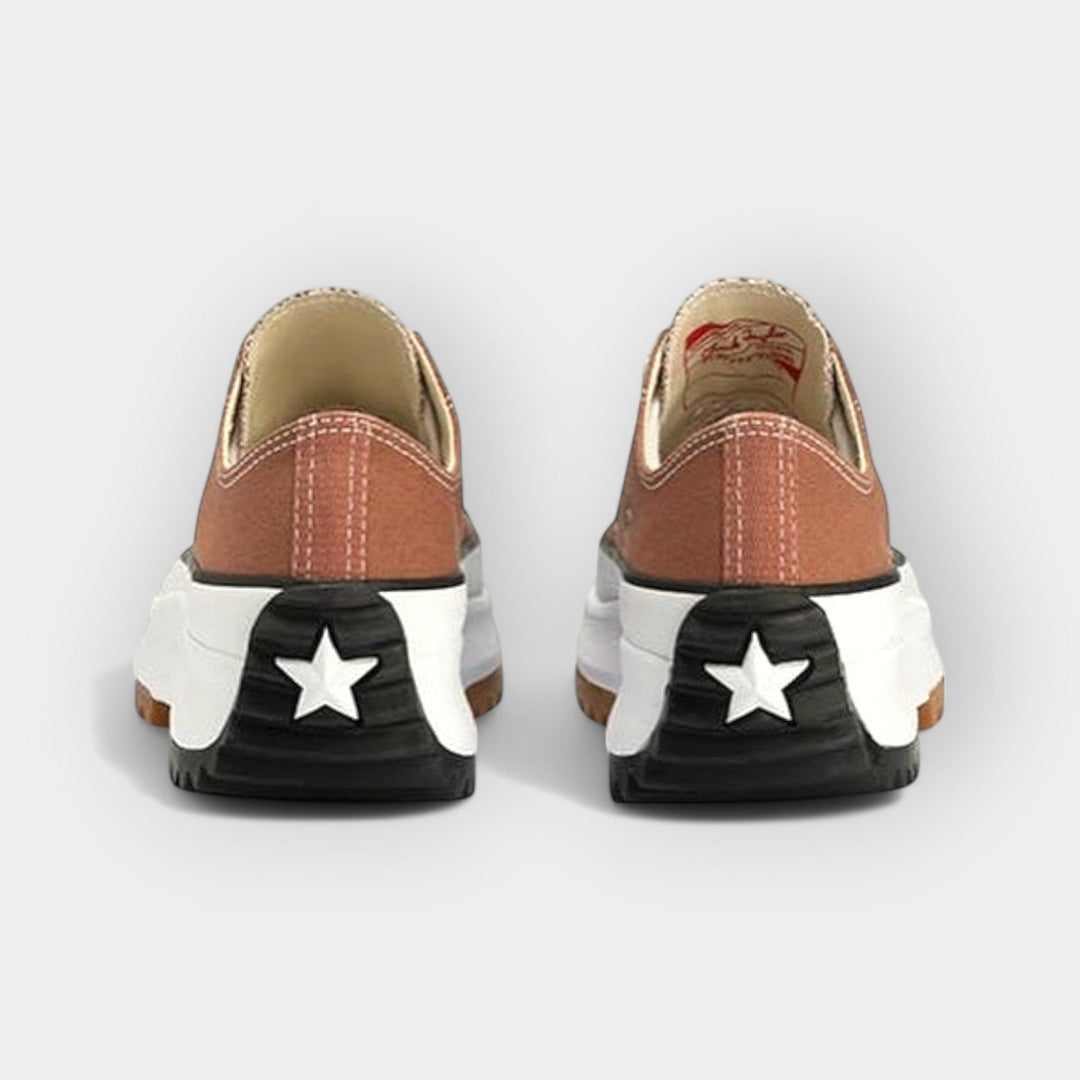 Moderne sportske cipele s debelim potplatom