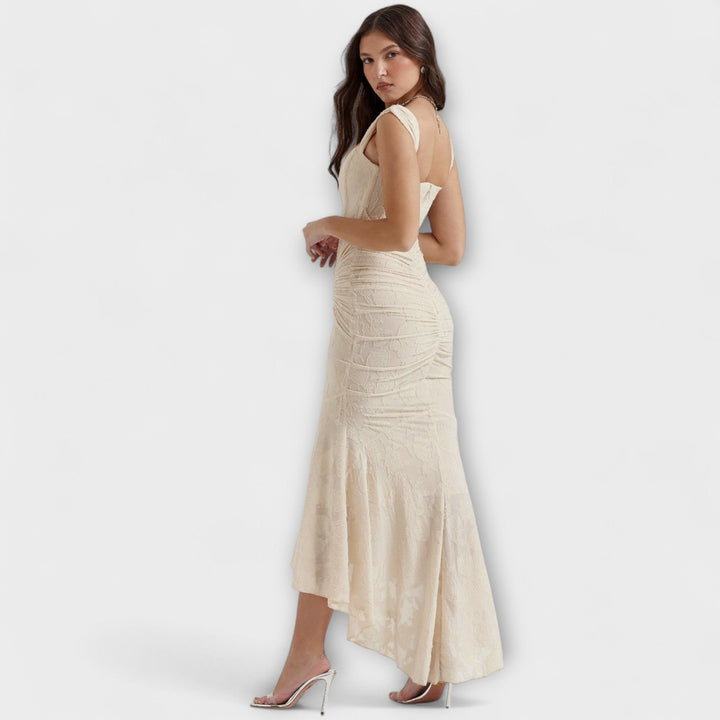 Dugačka haljina s elegantnim i sofisticiranim korzetom