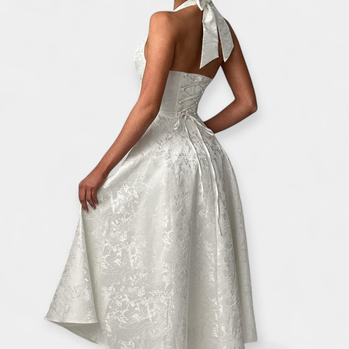 Mini haljina s otvorenim leđima i modernim korzetom