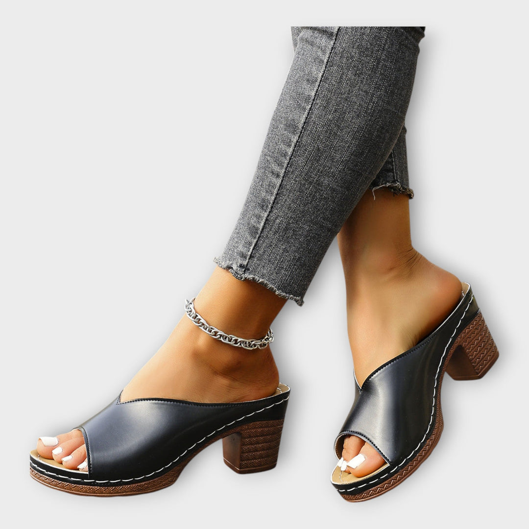 Sandale s debelim petom i otvorenim petom