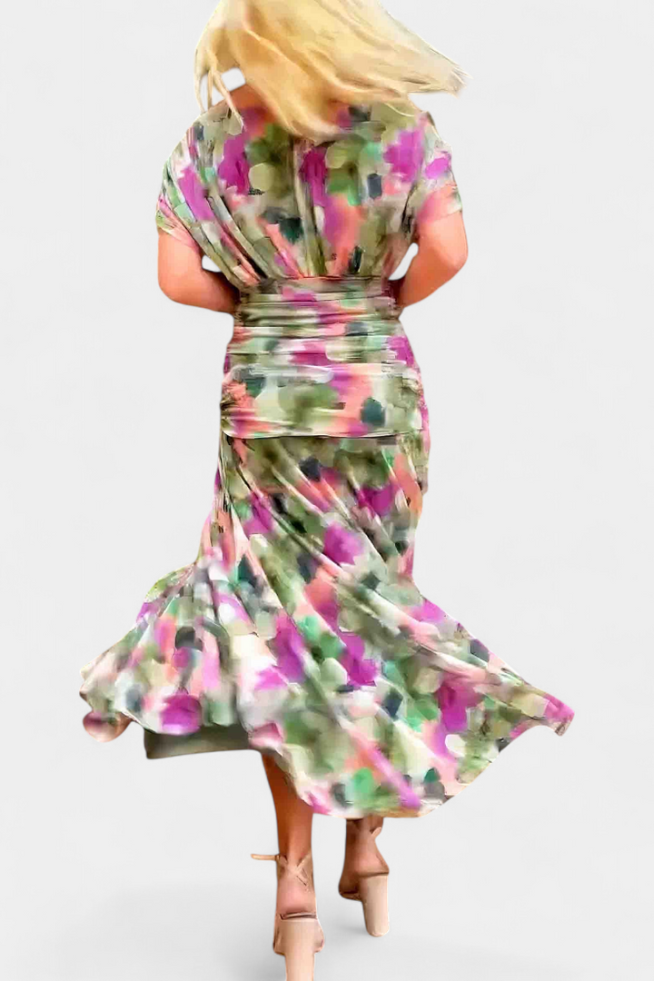 Duga haljina s cvjetnim uzorkom s V izrezom i romantičnom elegancijom