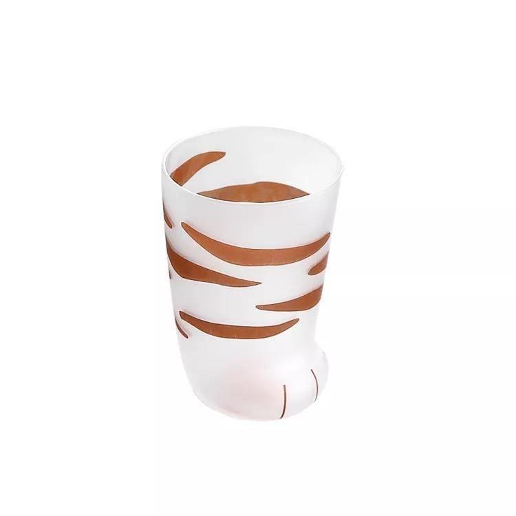 Čaše s mačjim šapicama