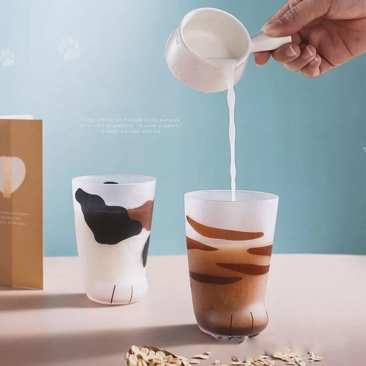 Čaše s mačjim šapicama