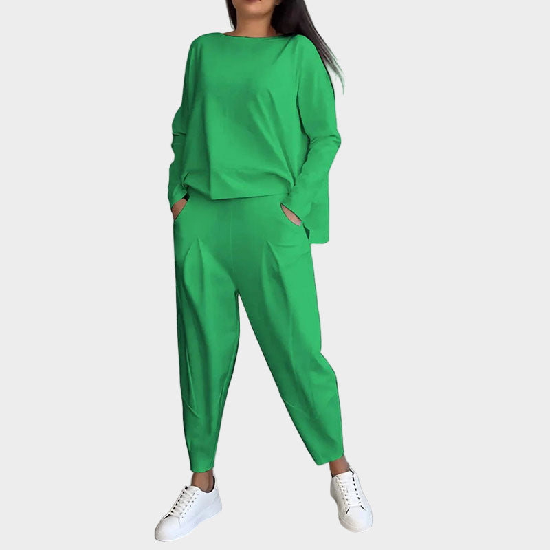 Komplet majice i hlača s laganom elegancijom